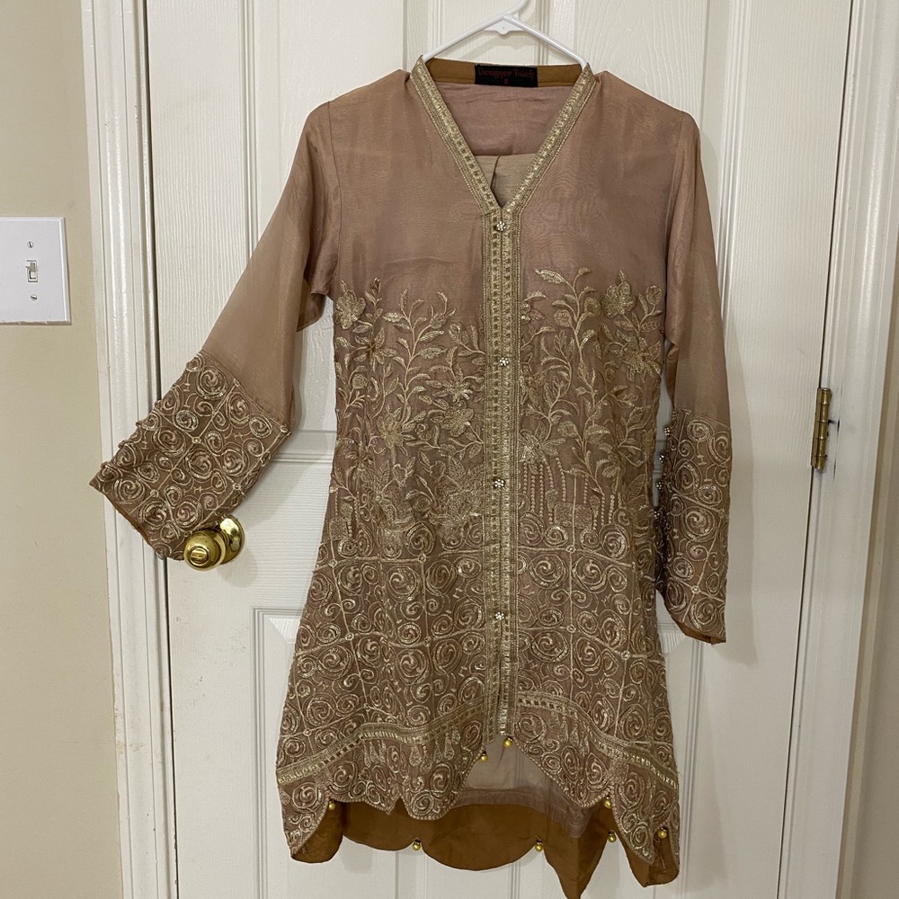 Brand New Pakistani/Indian Style Suit! 2PC